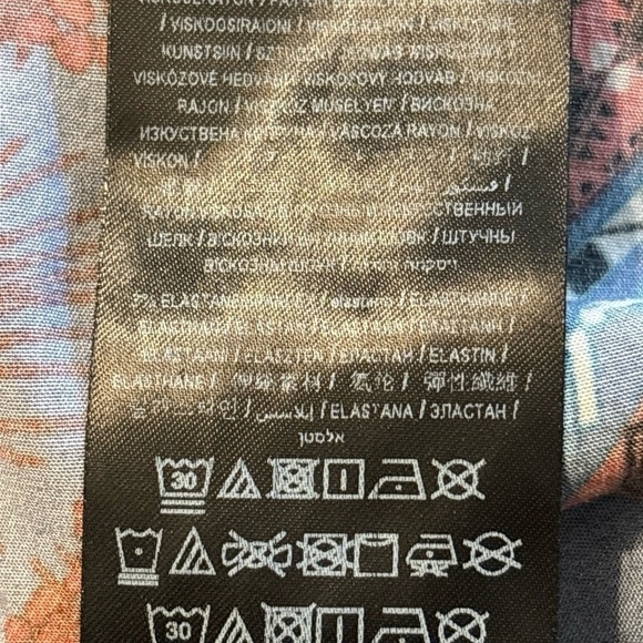 Guess‎ Multi Floral Shirt Size M - Picture 6 of 6